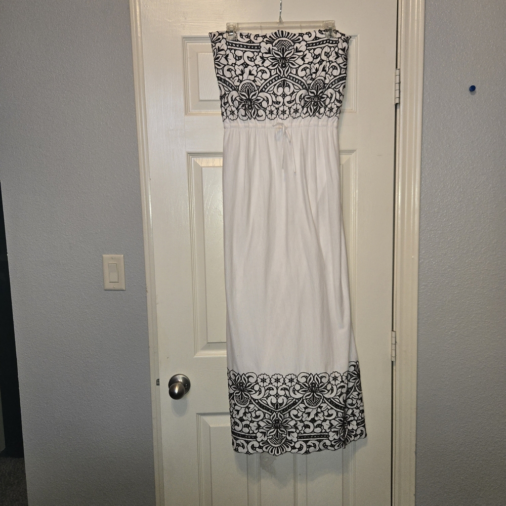 Language Elegant Black and White Strapless Dress